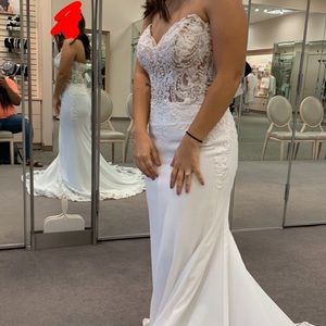 Brand new wedding dress.